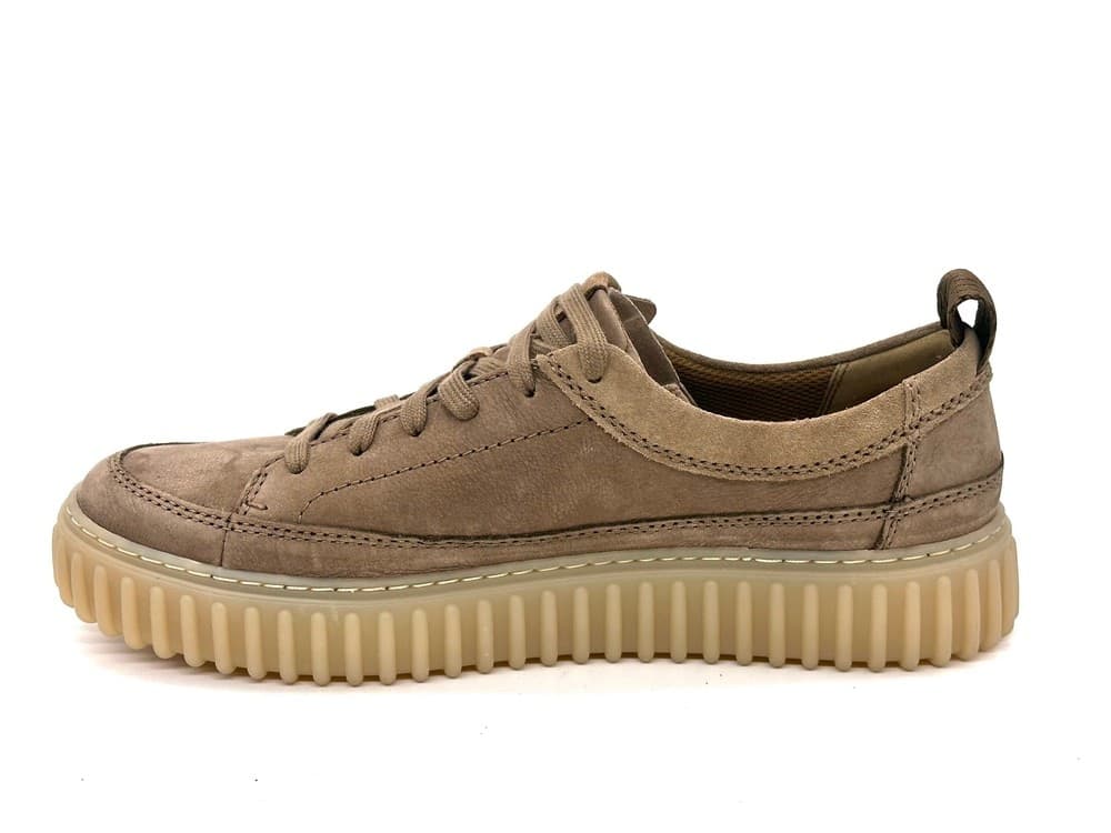 Clarks Sneakers uomo Torhill Lace in nubuk beige scuro in Sneaker casual Calzature Durello - Agna, commercioVirtuoso.it