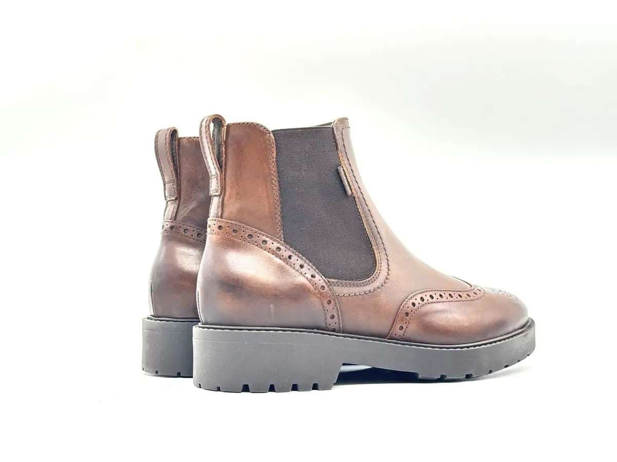 NeroGiardini Chelsea donna in pelle marrone brogue in Stivali Calzature Durello - Agna, commercioVirtuoso.it