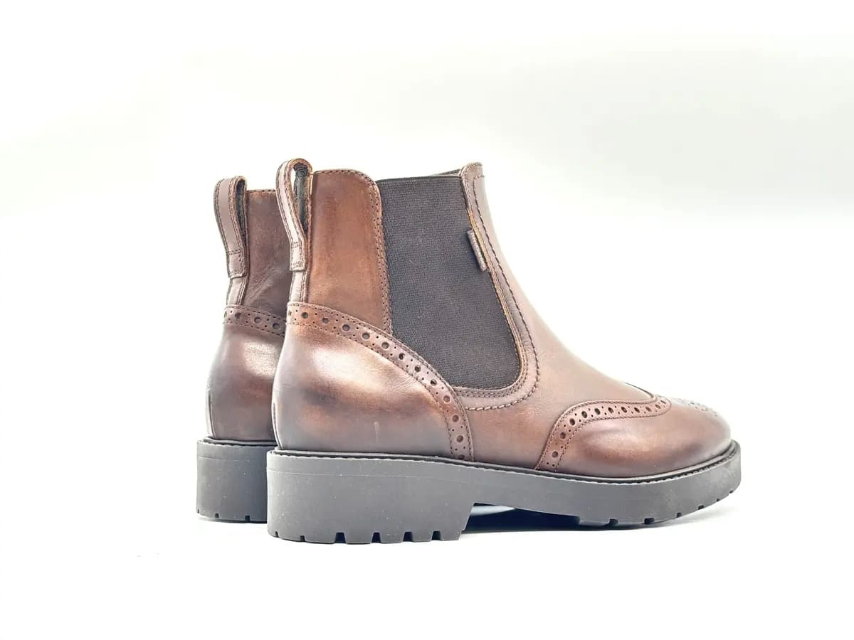 NeroGiardini Chelsea donna in pelle marrone brogue in Stivali Calzature Durello - Agna, commercioVirtuoso.it