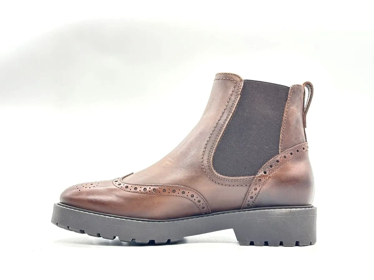 NeroGiardini Chelsea donna in pelle marrone brogue in Stivali Calzature Durello - Agna, commercioVirtuoso.it