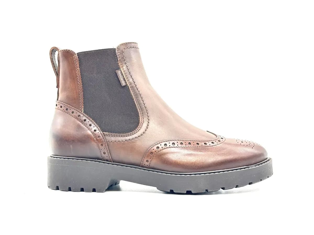 NeroGiardini Chelsea donna in pelle marrone brogue in Stivali Calzature Durello - Agna, commercioVirtuoso.it