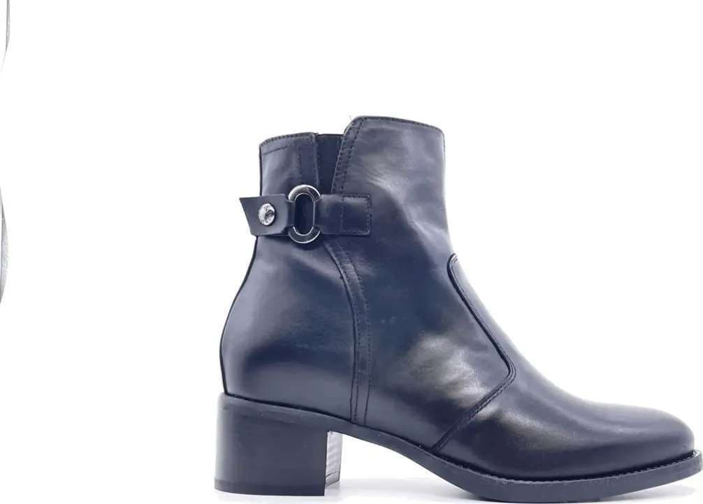 NeroGiardini Stivaletto  donna pelle nera tacco basso zip laterale in Stivali Calzature Durello - Agna, commercioVirtuoso.it