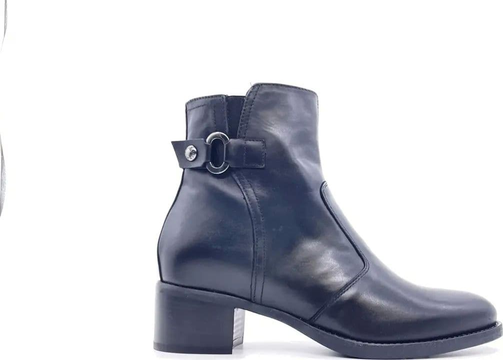 NeroGiardini Stivaletto  donna pelle nera tacco basso zip laterale in Stivali Calzature Durello - Agna, commercioVirtuoso.it