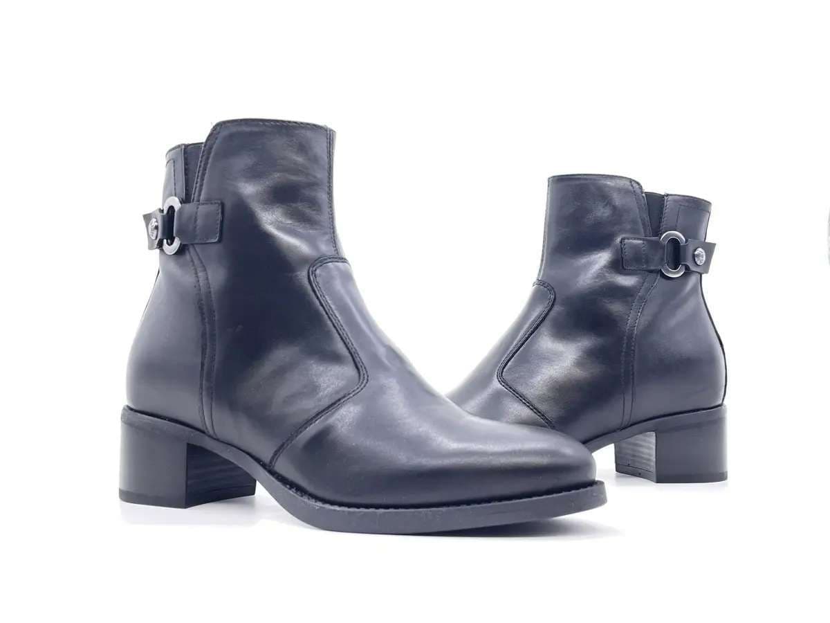 NeroGiardini Stivaletto  donna pelle nera tacco basso zip laterale in Stivali Calzature Durello - Agna, commercioVirtuoso.it
