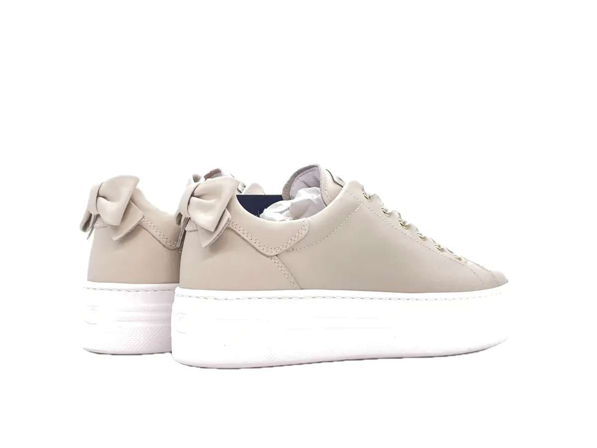 NERO GIARDINI Sneakers con fiocco Donna Milk in Sneaker casual Calzature Durello - Agna, commercioVirtuoso.it