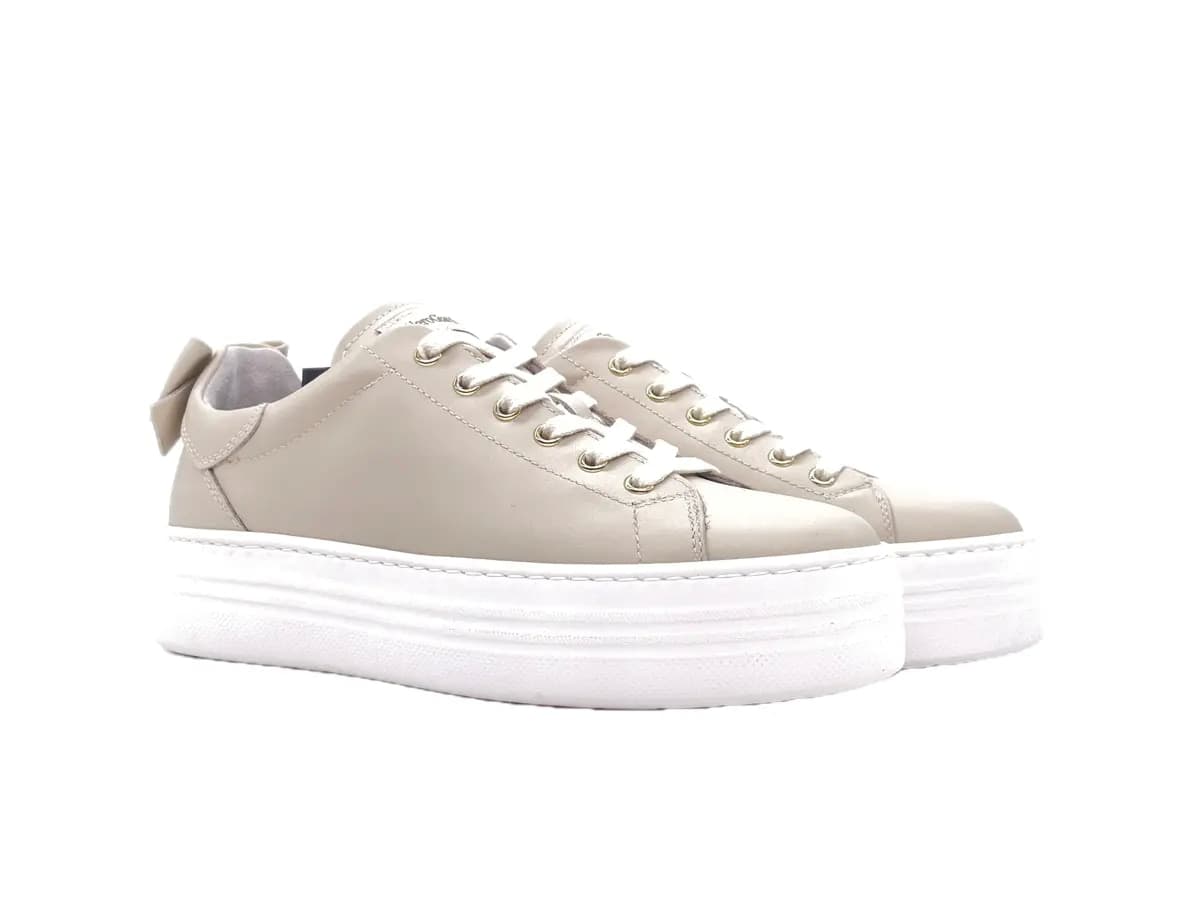NERO GIARDINI Sneakers con fiocco Donna Milk in Sneaker casual Calzature Durello - Agna, commercioVirtuoso.it