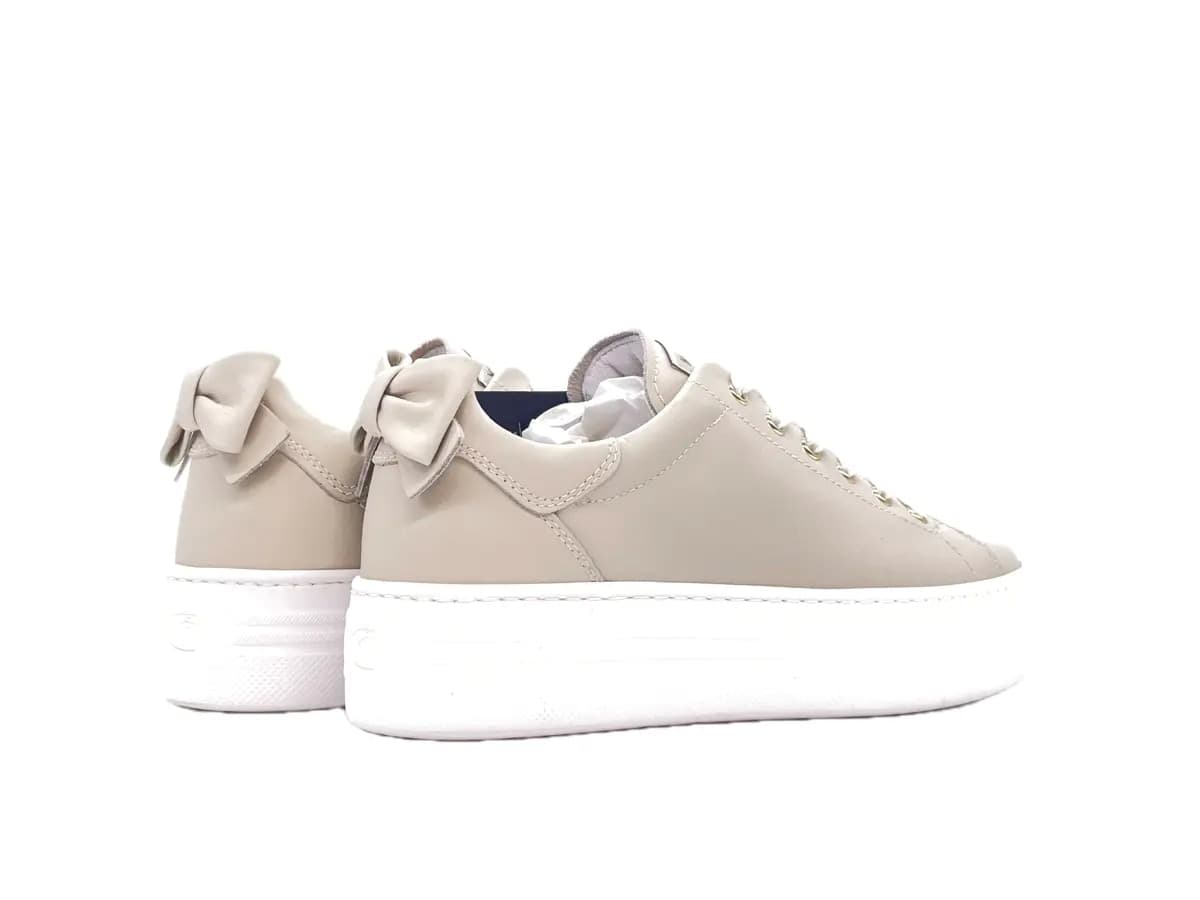 NERO GIARDINI Sneakers con fiocco Donna Milk in Sneaker casual Calzature Durello - Agna, commercioVirtuoso.it
