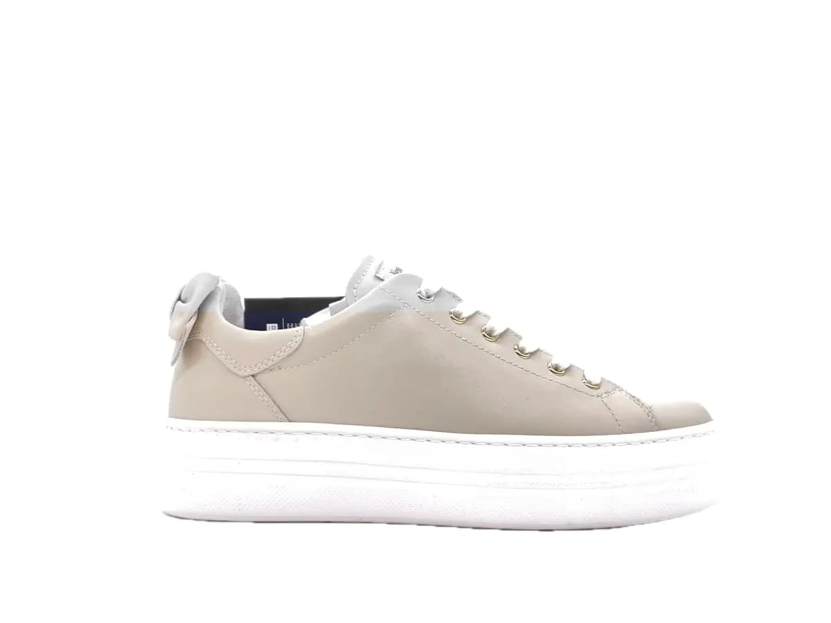 NERO GIARDINI Sneakers con fiocco Donna Milk in Sneaker casual Calzature Durello - Agna, commercioVirtuoso.it