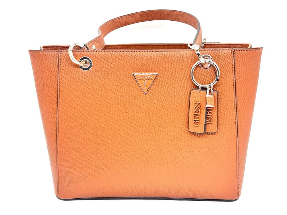 Guess borsa shopper noelle cognac con manici e charm logo - 4