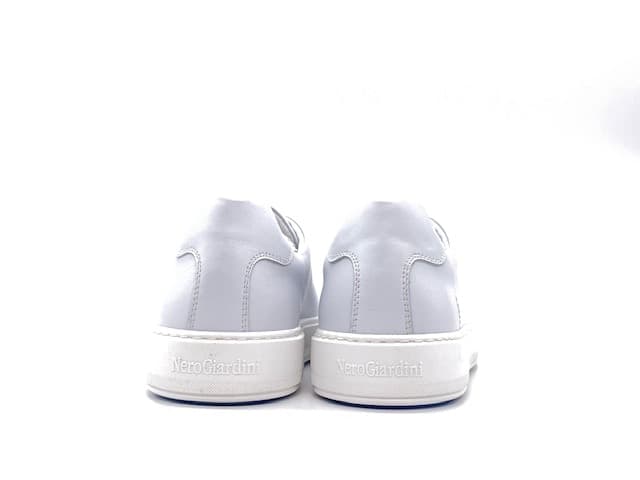 NERO GIARDINI Sneakers Uomo Helsinki Total White in Sneaker casual Calzature Durello - Agna, commercioVirtuoso.it
