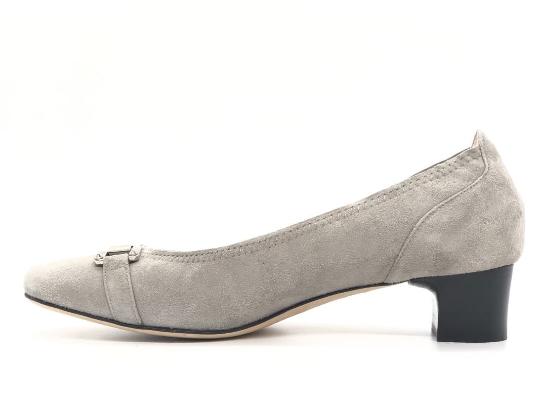 PERLI Décolleté tacco 5 maxi calzata in camoscio grigio chiaro in Scarpe col tacco Calzature Durello - Agna, commercioVirtuoso.it
