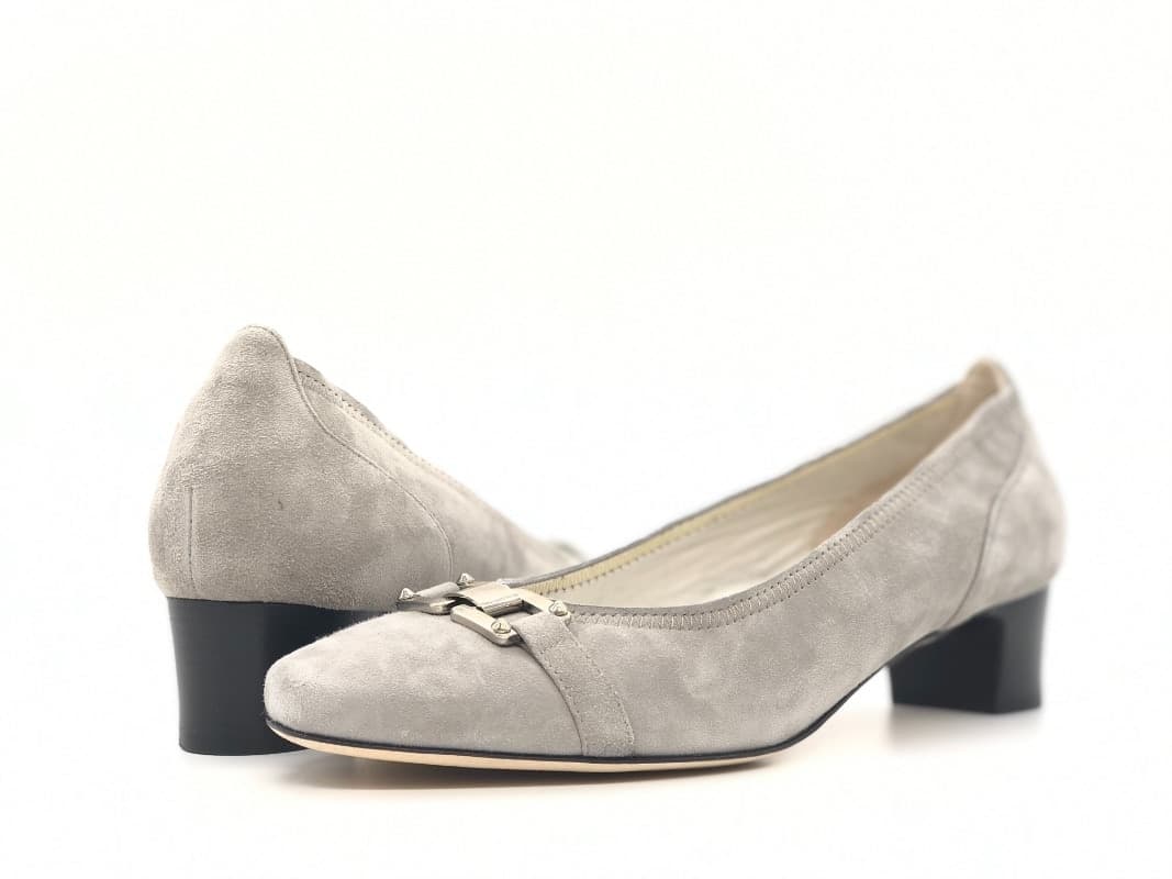 PERLI Décolleté tacco 5 maxi calzata in camoscio grigio chiaro in Scarpe col tacco Calzature Durello - Agna, commercioVirtuoso.it
