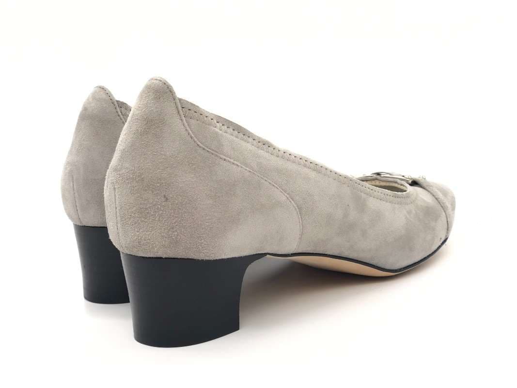 PERLI Décolleté tacco 5 maxi calzata in camoscio grigio chiaro in Scarpe col tacco Calzature Durello - Agna, commercioVirtuoso.it