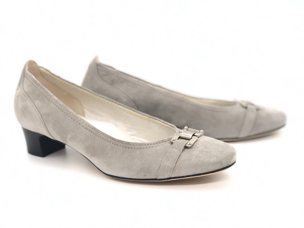 PERLI Décolleté tacco 5 maxi calzata in camoscio grigio chiaro in Scarpe col tacco Calzature Durello - Agna, commercioVirtuoso.it
