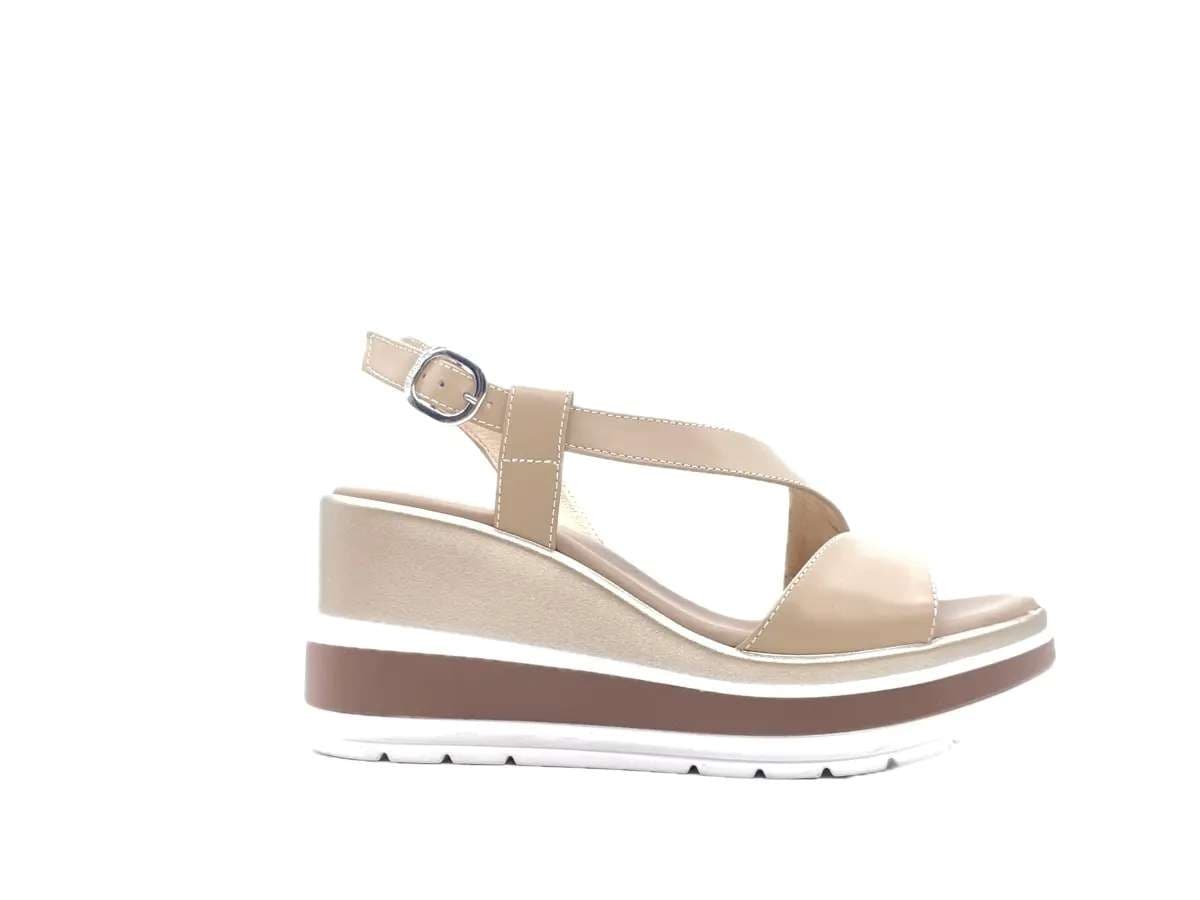 NERO GIARDINI Sandali donna con zeppa in pelle colore lino in Sandali moda Calzature Durello - Agna, commercioVirtuoso.it