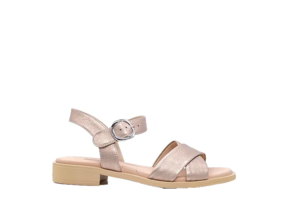 NERO GIARDINI Sandali bassi donna in pelle laminata beige in Sandali moda Calzature Durello - Agna, commercioVirtuoso.it