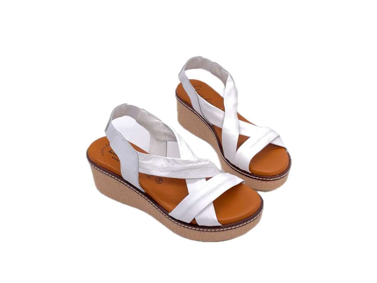 LUXDIVE Sandali donna con fasce incrociate in pelle bianca in Sandali moda Calzature Durello - Agna, commercioVirtuoso.it