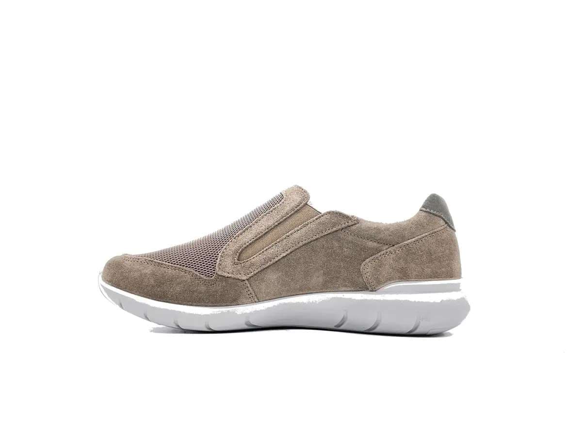 GRISPORT Sneakers slip on LIGHT STEP in pelle scamosciato. beige 43826V43 in Loafer e mocassini Calzature Durello - Agna, commercioVirtuoso.it