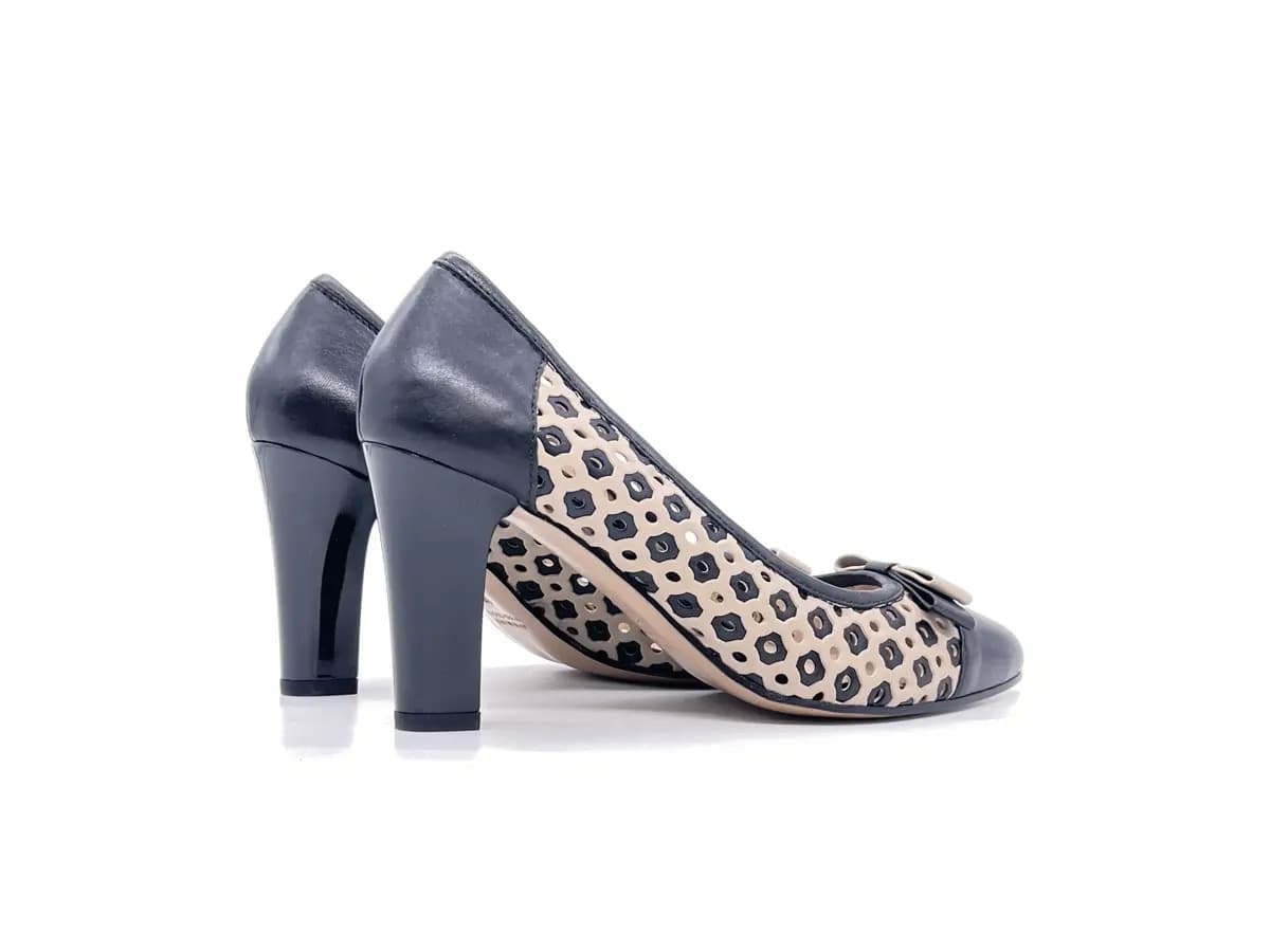 DONNA SOFT Slingback donna in pelle traforata beige e nera 5677 in Scarpe col tacco Calzature Durello - Agna, commercioVirtuoso.it