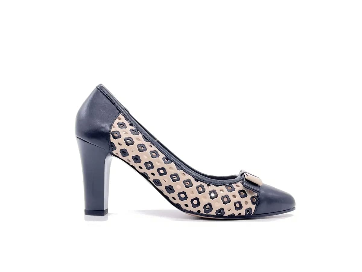 DONNA SOFT Slingback donna in pelle traforata beige e nera 5677 in Scarpe col tacco Calzature Durello - Agna, commercioVirtuoso.it