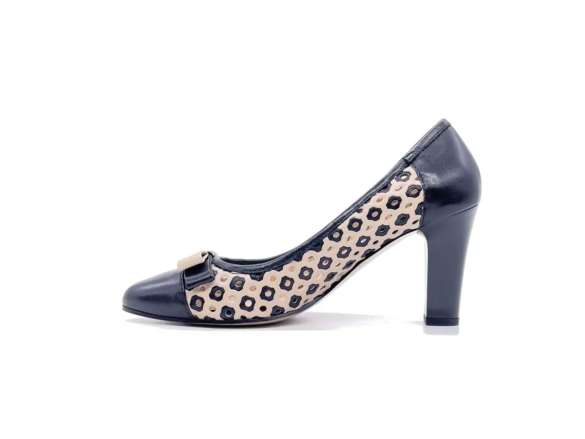 DONNA SOFT Slingback donna in pelle traforata beige e nera 5677 in Scarpe col tacco Calzature Durello - Agna, commercioVirtuoso.it