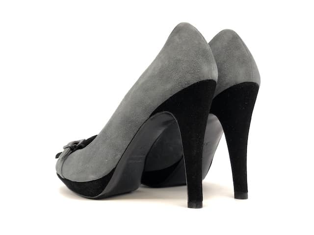 Décolleté donna Wanda d’Aragona scamosciate grigio nere tacco 10 cm in Scarpe col tacco Calzature Durello - Agna, commercioVirtuoso.it