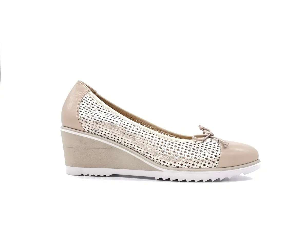DONNA SOFT Décolleté con zeppa beige traforato 7285 in Scarpe col tacco Calzature Durello - Agna, commercioVirtuoso.it