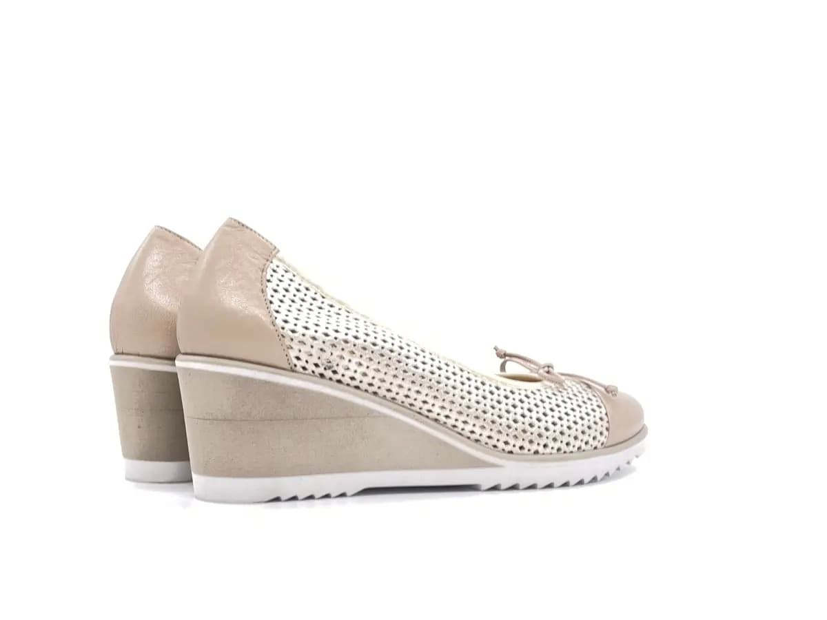 DONNA SOFT Décolleté con zeppa beige traforato 7285 in Scarpe col tacco Calzature Durello - Agna, commercioVirtuoso.it