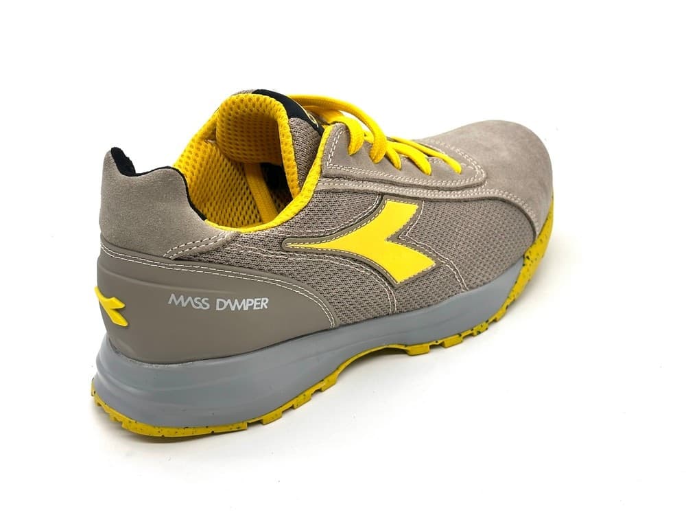 Diadora scarpe uomo Run Text Low pelle scamosciata e tessuto grigio giallo in Scarpe Calzature Durello - Agna, commercioVirtuoso.it