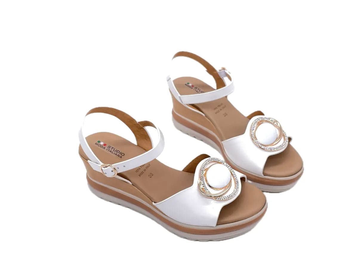 MODA ITALIA Sandali donna con fascia in pelle bianca e accessorio platino con st in Sandali moda Calzature Durello - Agna, commercioVirtuoso.it