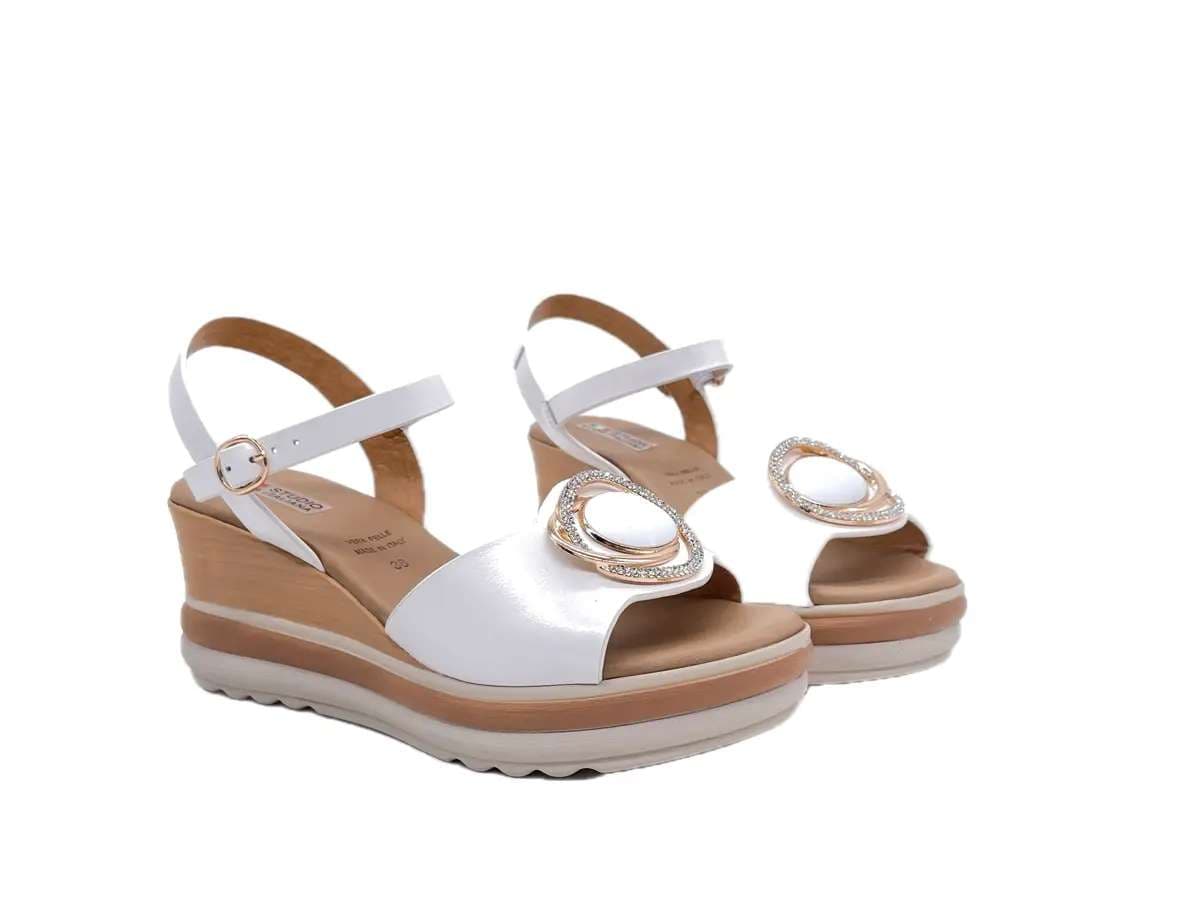 MODA ITALIA Sandali donna con fascia in pelle bianca e accessorio platino con st in Sandali moda Calzature Durello - Agna, commercioVirtuoso.it