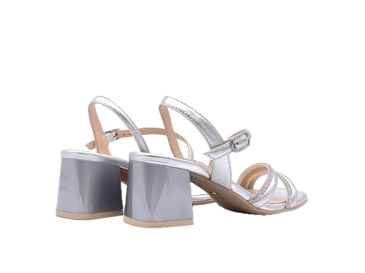 NERO GIARDINI Sandali donna in pelle laminata argento in Sandali moda Calzature Durello - Agna, commercioVirtuoso.it