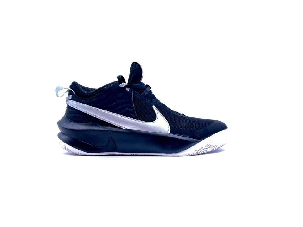 NIKE Team Hustle D10 Black White in Scarpe da corsa su strada Calzature Durello - Agna, commercioVirtuoso.it