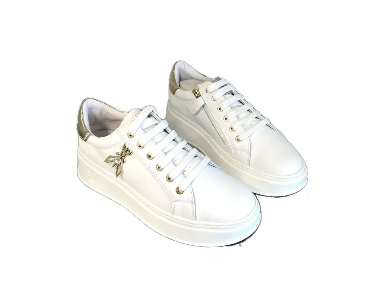 PATRIZIA PEPE Sneakers donna in pelle bianca e logo platino in Sneaker casual Calzature Durello - Agna, commercioVirtuoso.it