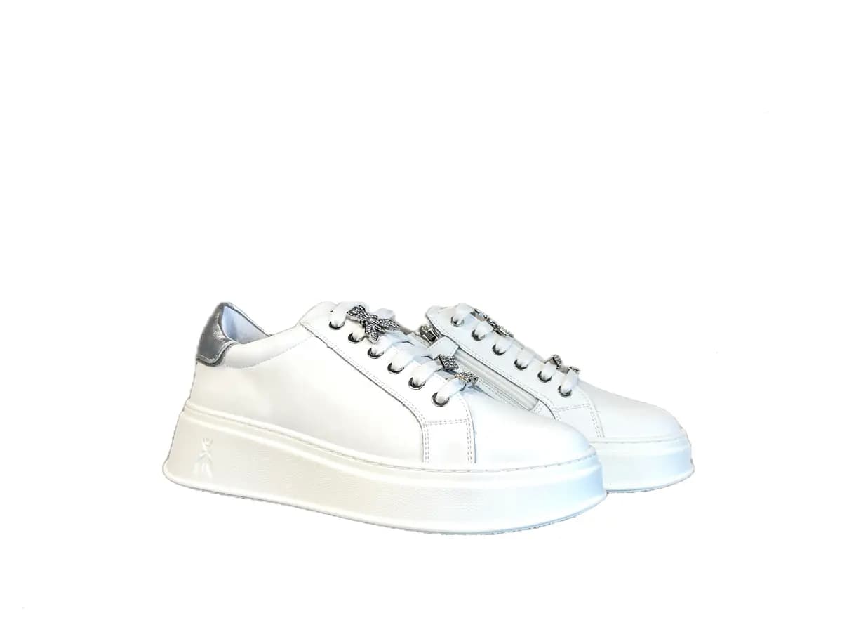 PATRIZIA PEPE Sneakers donna in pelle bianca e logo in metallo con strass - 6