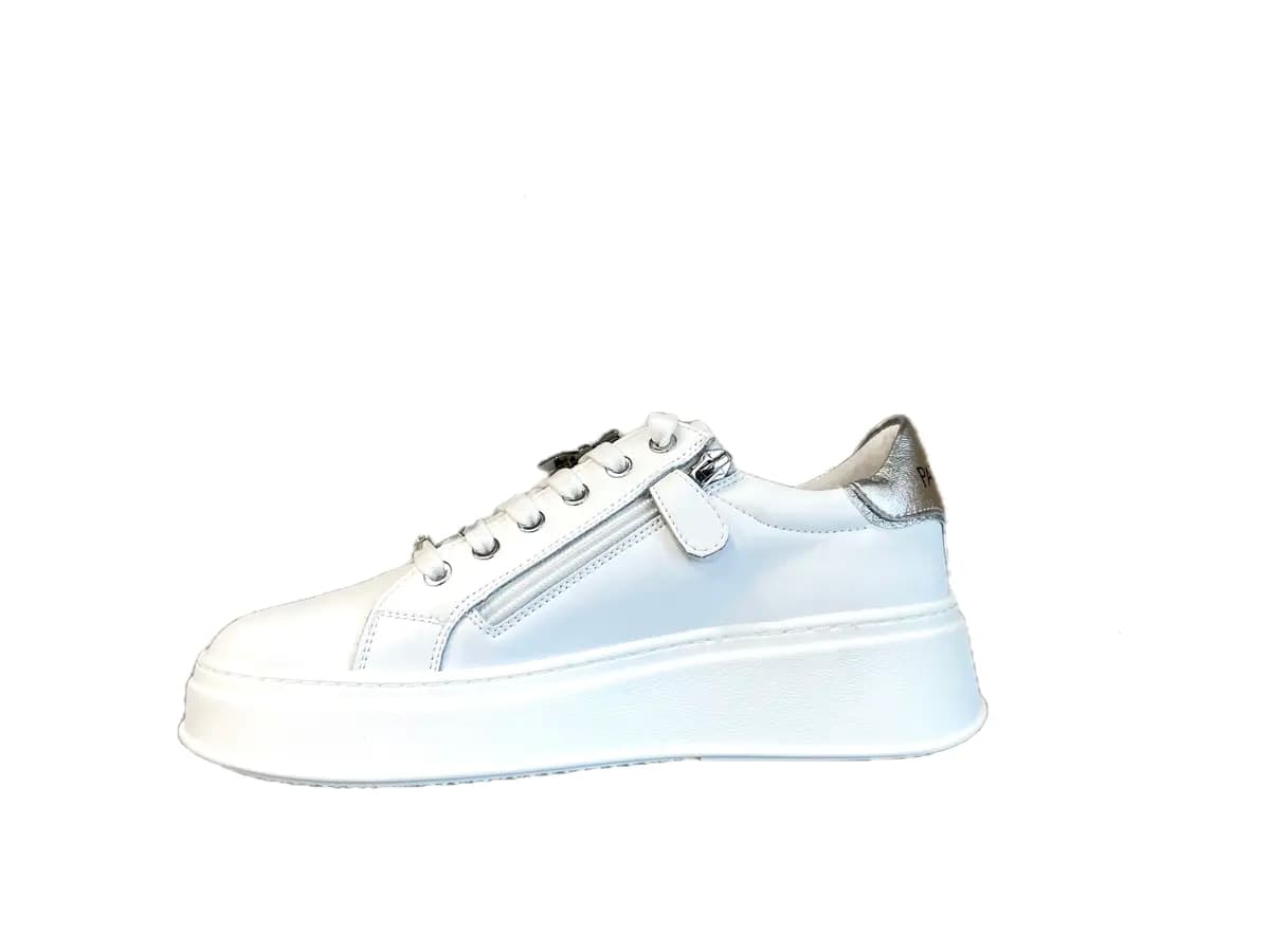 PATRIZIA PEPE Sneakers donna in pelle bianca e logo in metallo con strass - 5