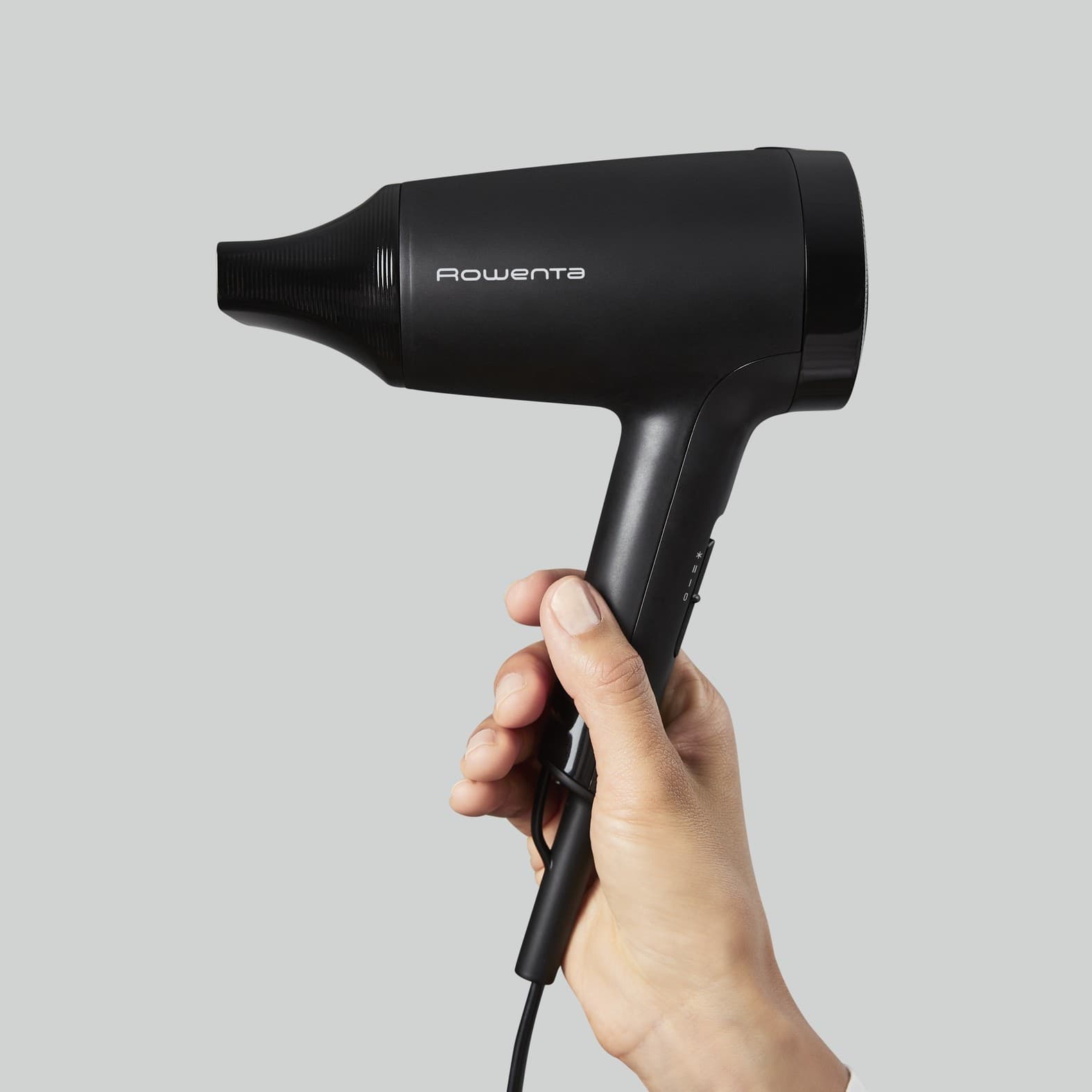 Rowenta Asciugacapelli Express Style CV1801 – 1200W, 2 Velocità, Pulsante Aria Fredda, Concentratore, Design Ultraleggero - 10