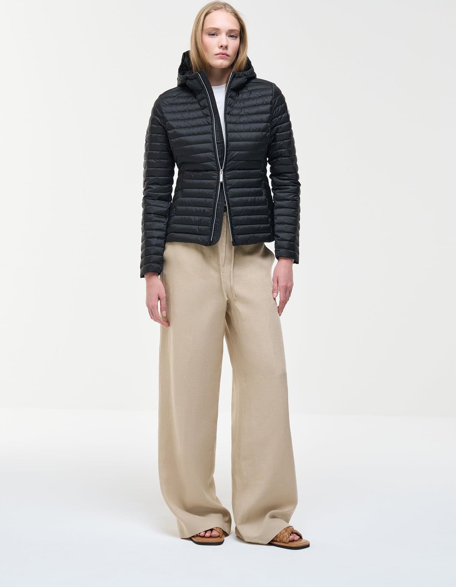 Colmar Piumino Donna 100 Grammi 2213 Nero con Cappuccio in Giacche Broadway Red - Barletta, commercioVirtuoso.it
