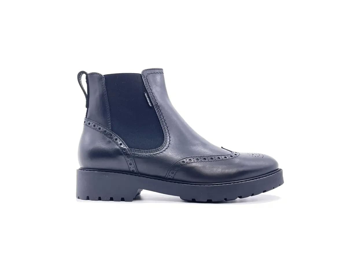 NeroGiardini Chelsea boots donna pelle nera fondo carrarmato in Stivali Calzature Durello - Agna, commercioVirtuoso.it