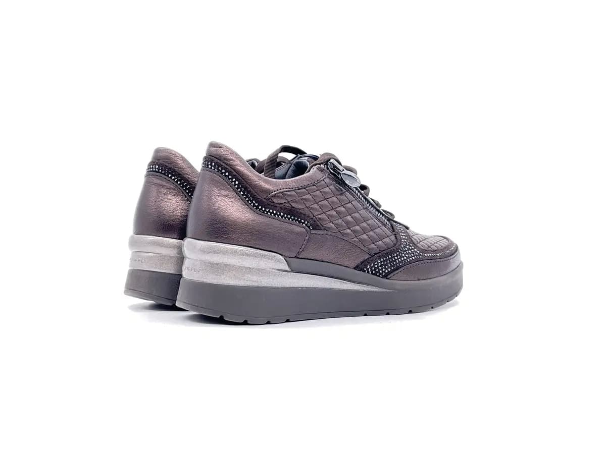 Stonefly Sneakers donna CREAM 47 marrone laminato con zip 219953 410 in Sneaker casual Calzature Durello - Agna, commercioVirtuoso.it