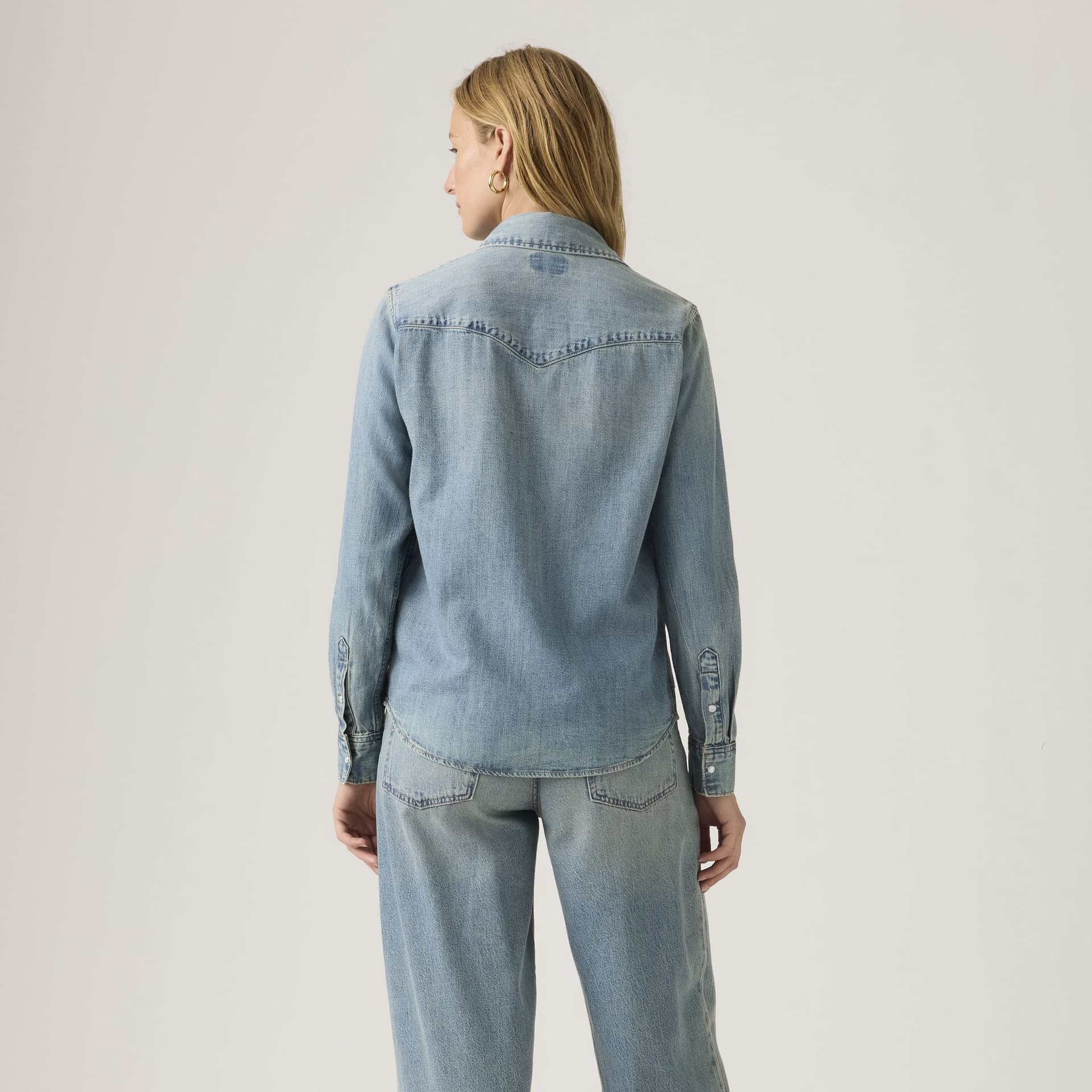 Levi's Camicia Donna Iconic Western in Denim Blu Bite Back Regular Fit in Jeans Broadway Red - Barletta, commercioVirtuoso.it