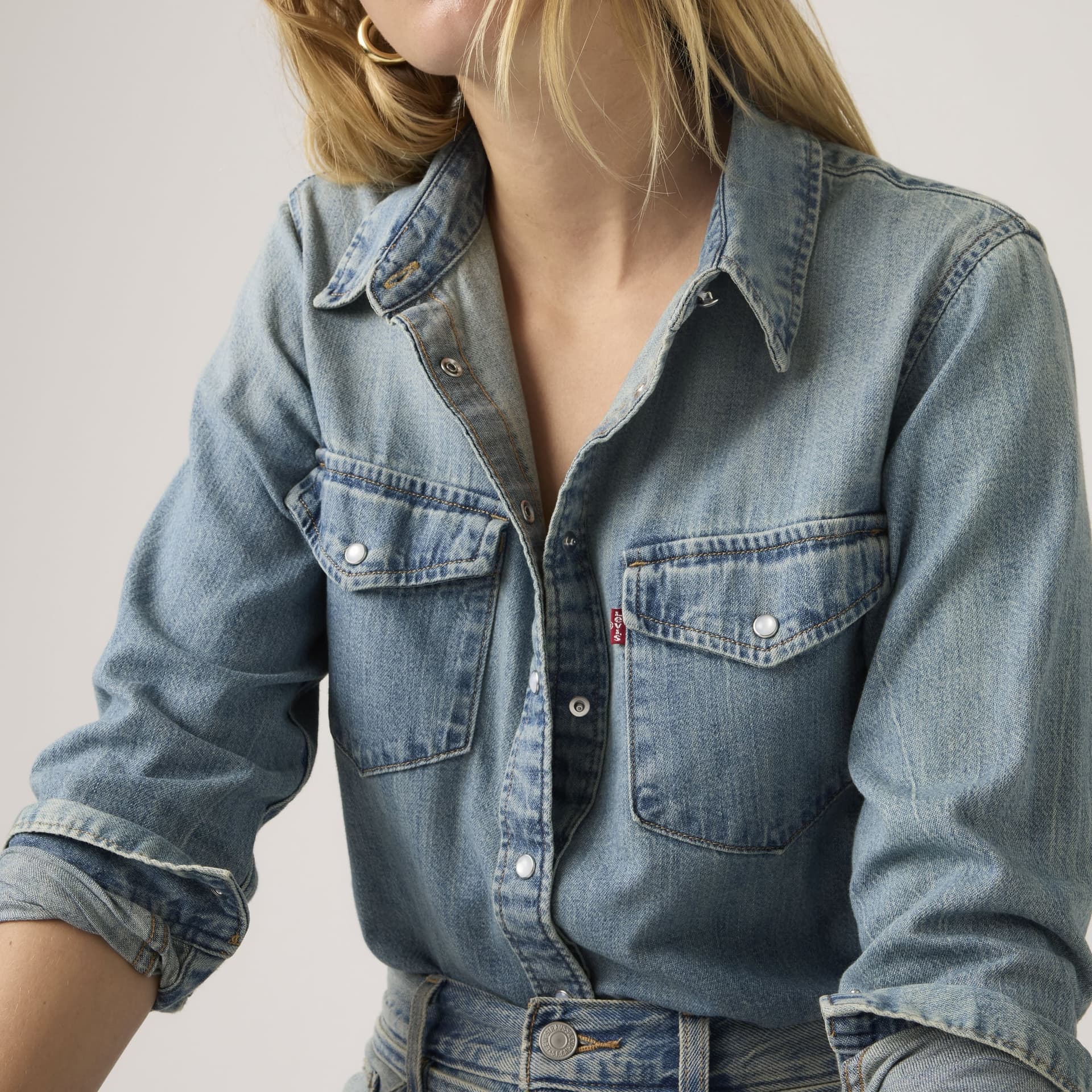 Levi's Camicia Donna Iconic Western in Denim Blu Bite Back Regular Fit in Jeans Broadway Red - Barletta, commercioVirtuoso.it