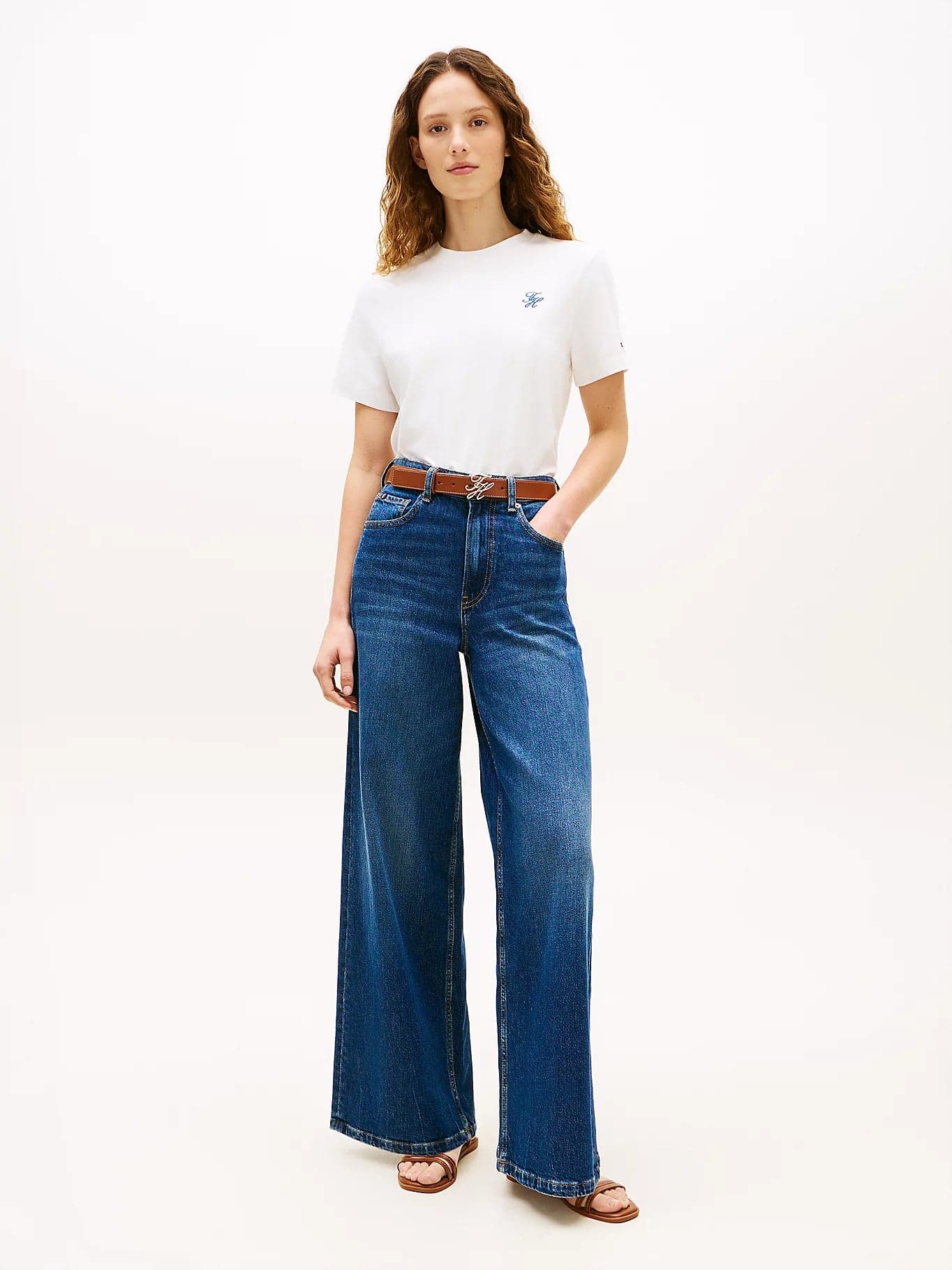 Tommy Hilfiger T-shirt donna in cotone stretch bianca con logo ricamato regular fit in T-shirt Broadway Red - Barletta, commercioVirtuoso.it
