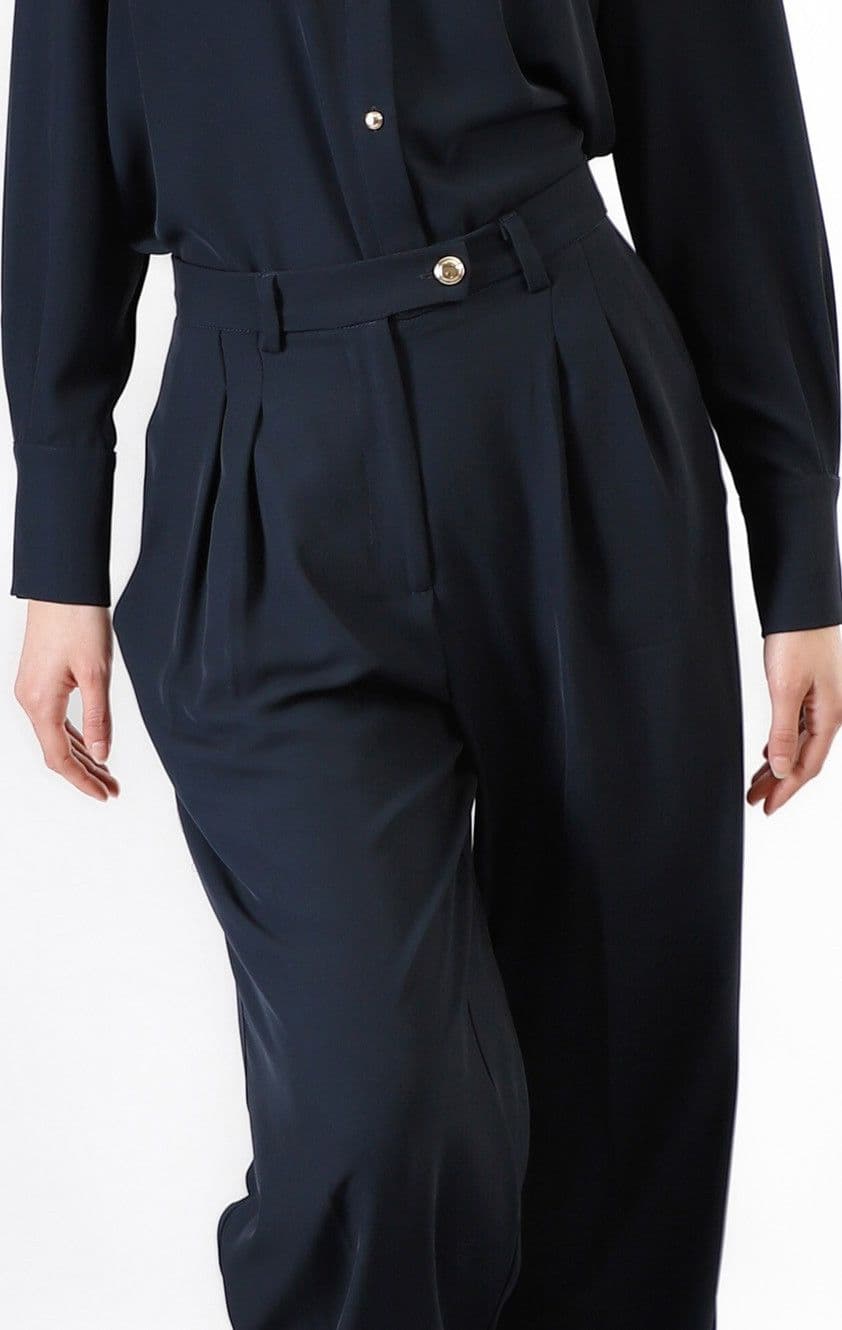 PANTALONE GAMBA LARGA CON PINCES - 3