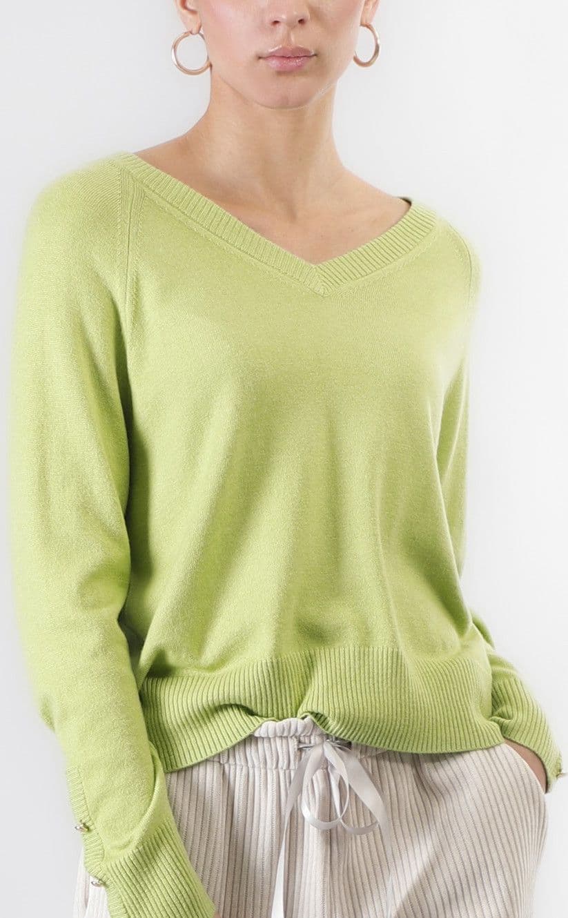 MAGLIA CON SCOLLATURA A V - 3