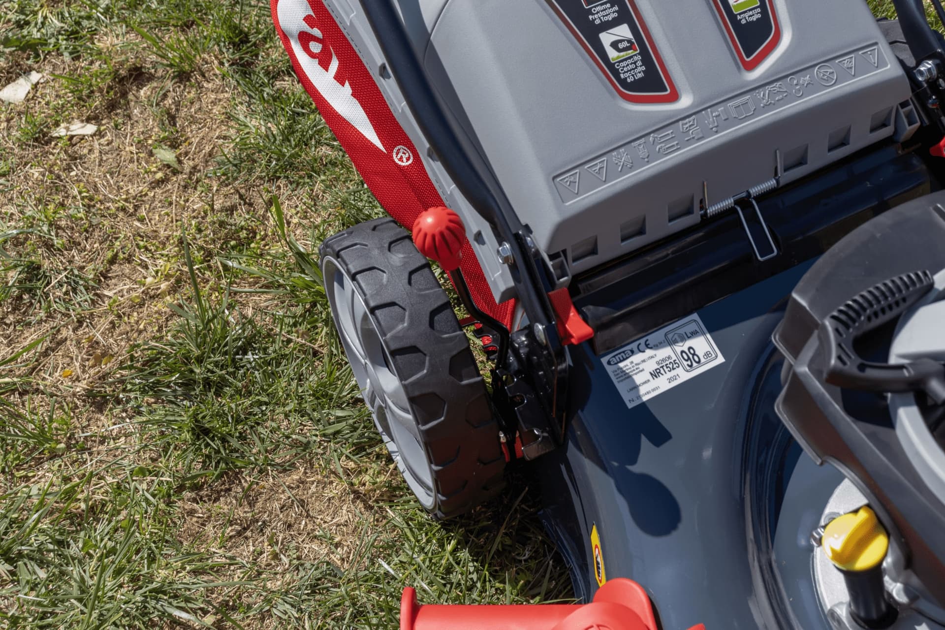 Rasaerba a trazione Ama NRT 525 da 146cc funzioni 4in1 - 8