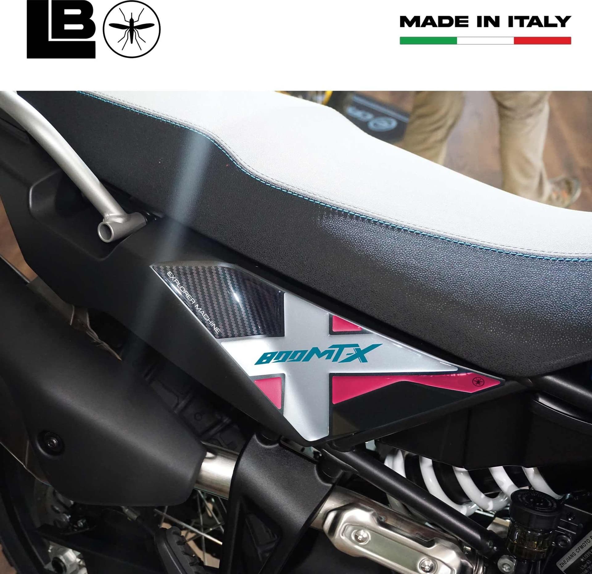 Adesivi 3D Protezioni Fianchetti Sottosella moto compatibili con CfMoto 800MT-X in Decalcomanie adesivi e magneti LabelBike - Bibbiano, commercioVirtuoso.it