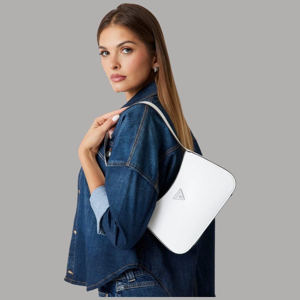 Guess borsa a spalla Arnela, finitura lucida, simil pelle elegante in Borse a tracolla Prodotti di Classe - Nocera Superiore, commercioVirtuoso.it