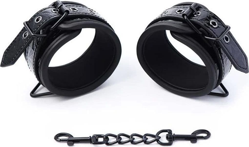 Sapphire cavigliere bondage vegano nere imbottite catena BDSM fetish in prodotto Erosdom - Palmi, commercioVirtuoso.it