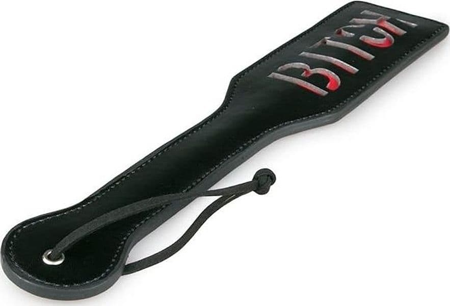 Sculacciatore Premium Spanking SLUT nero 32 pelle fetish bondage BDSM sadomaso in prodotto Erosdom - Palmi, commercioVirtuoso.it